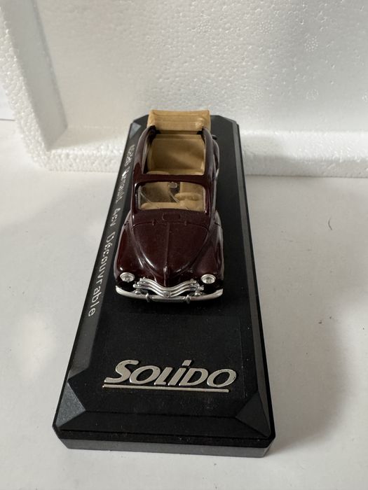 Renault 4CV solido 1:43