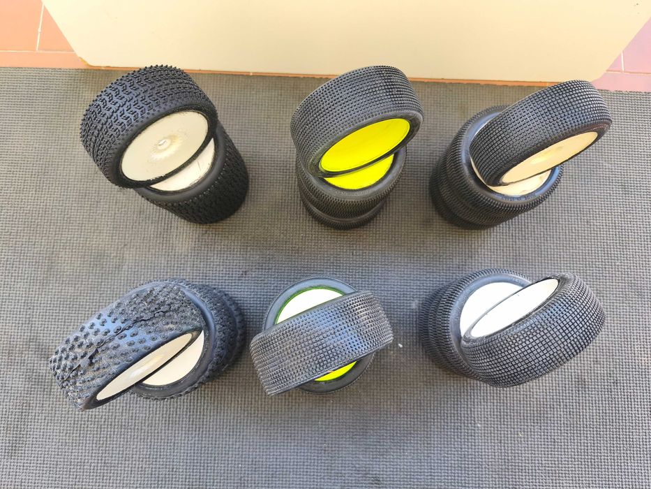 4 Carros de pneus 6mik e 2 Hot Race para Buggy 1/8TT