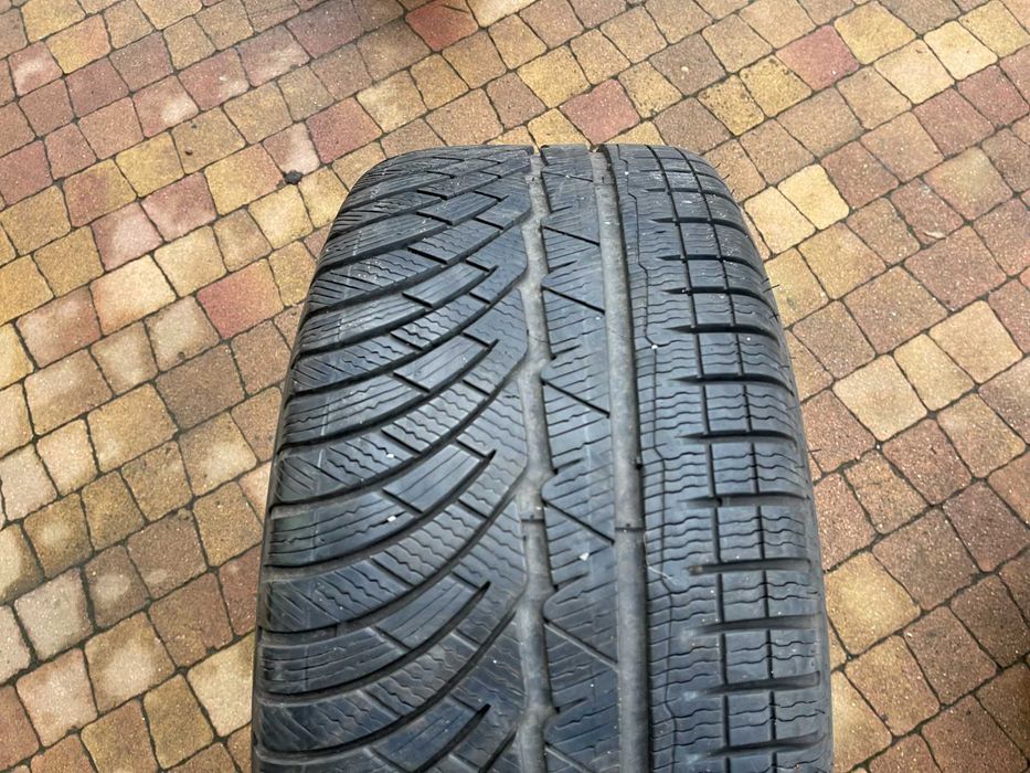 3715. Opona pojedyncza 245/40/18 Michelin Pilot Alpin PA4 1szt 5.7mm
