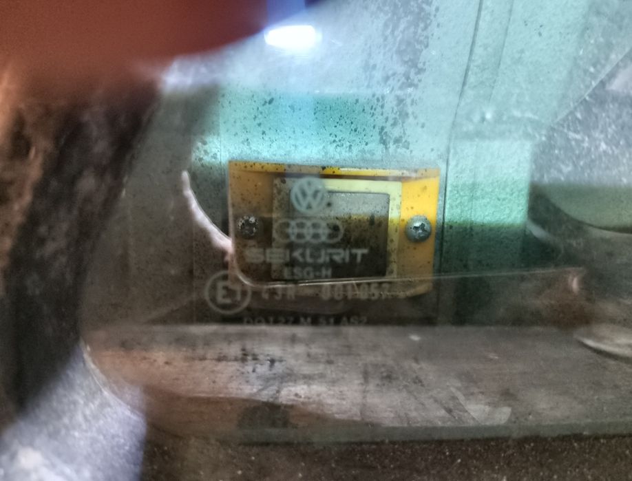 Volkswagen golf 2 форточка оригінал