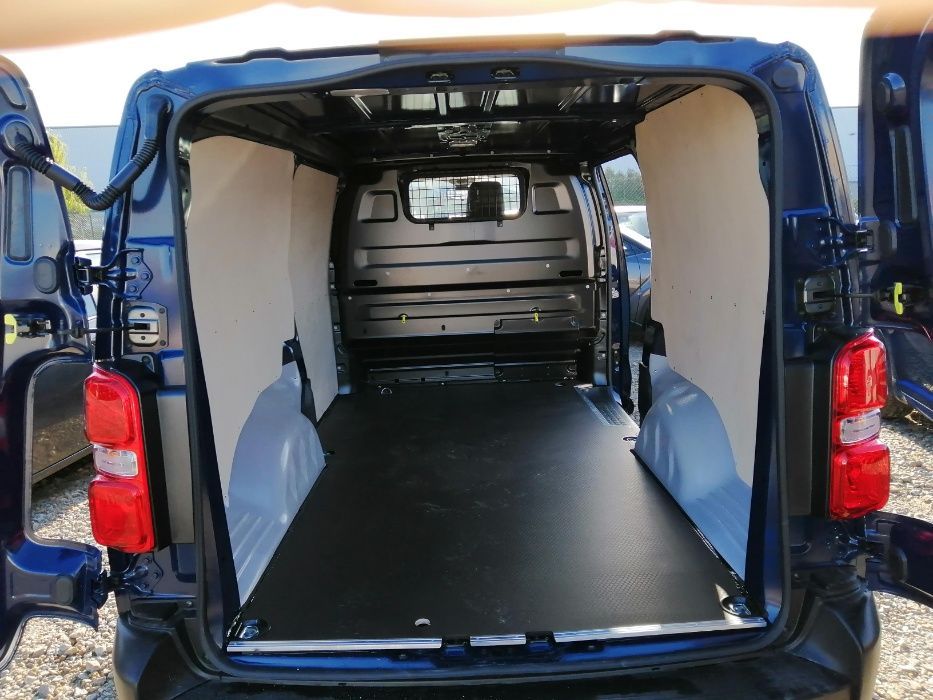 Zabudowa wykonana w standardzie do samochodu Toyota Proace S