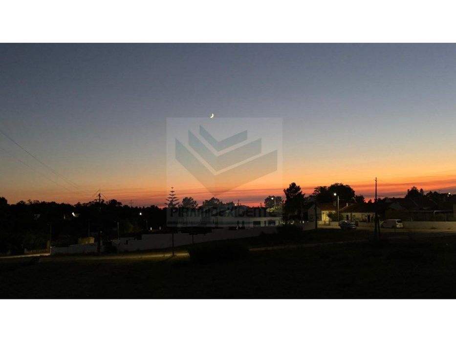 Apartamento T2 Central, 1.º Andar, Estacionamento, Azeitão