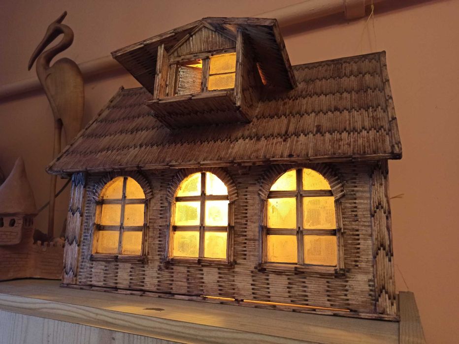 Małe Dzieło Sztuki - śliczny Domek z zapałek