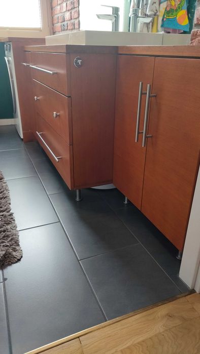 Meble łazienkowe i Umywalka