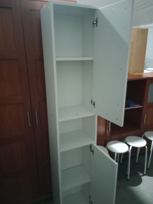 Słupek łazienkowy biały