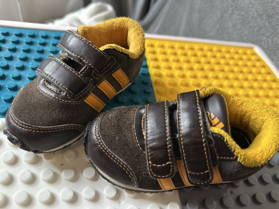 Дитячі кросівки adidas 22 розмір