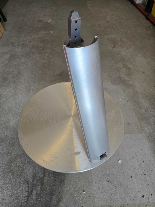 Base em aluminio para Tv  Loewe