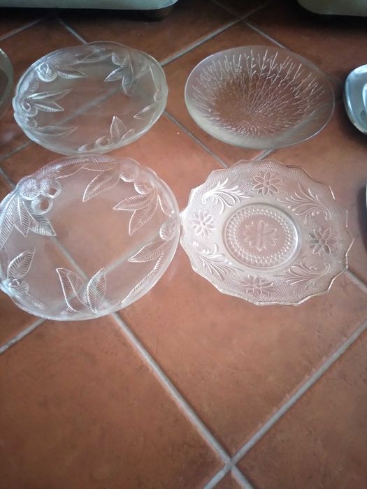 Pratos de bolos e decorativos,2 eur unidade