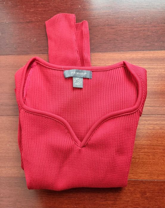 Camisola vermelha com decote Primark, tamanho 2XS