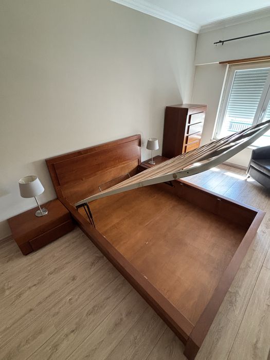 Vendo mobília de quarto de casal com cómoda