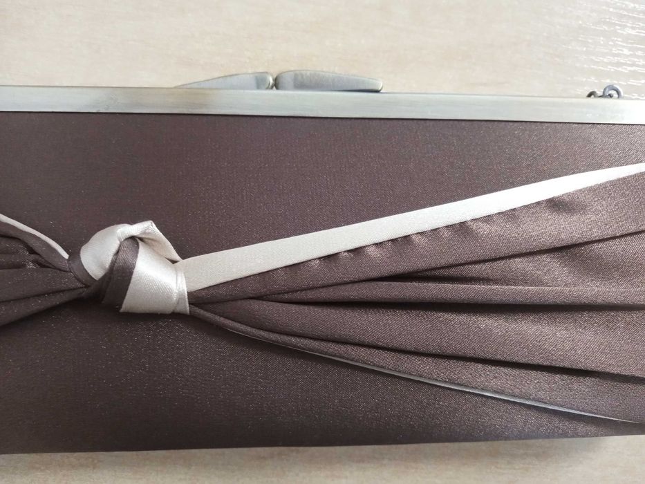 Satynowa torebka kopertówka