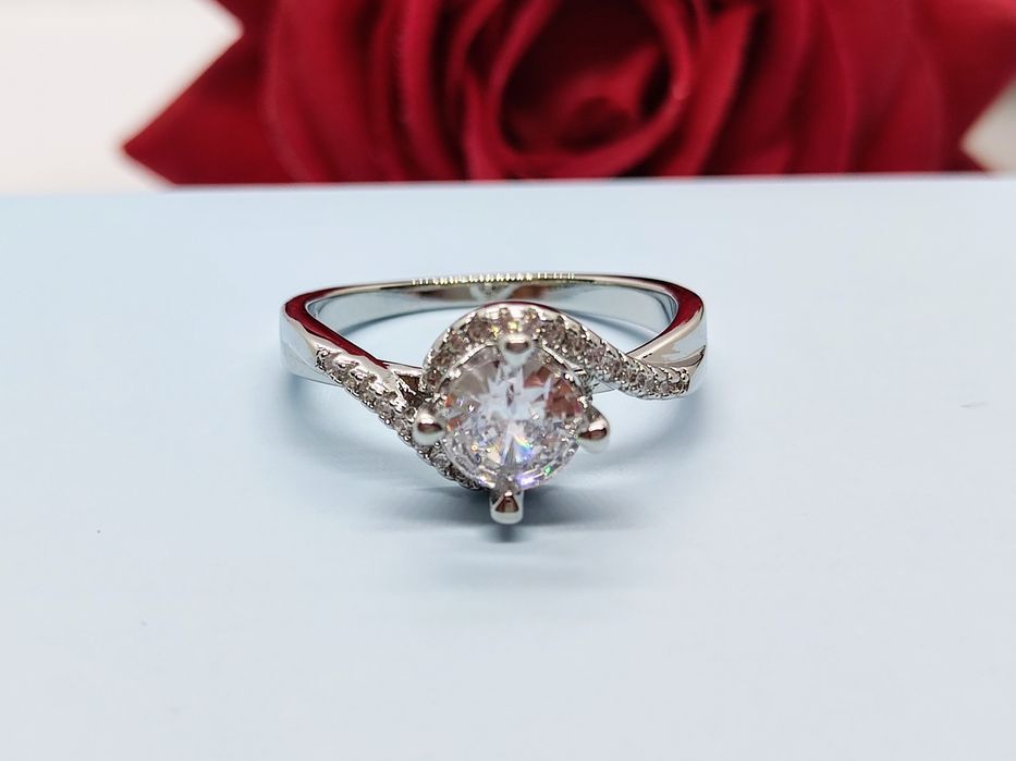 Piękny Pierścionek próby 925 kryształ rozmiar 56