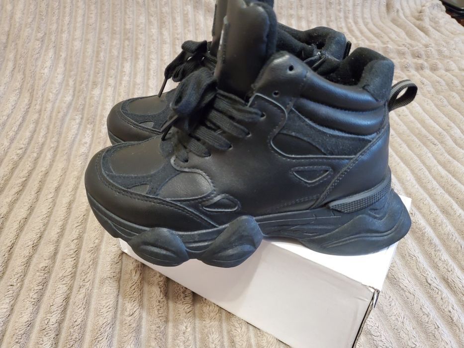 Кросівки утеплені