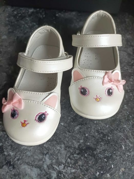 Туфельки для дівчинки