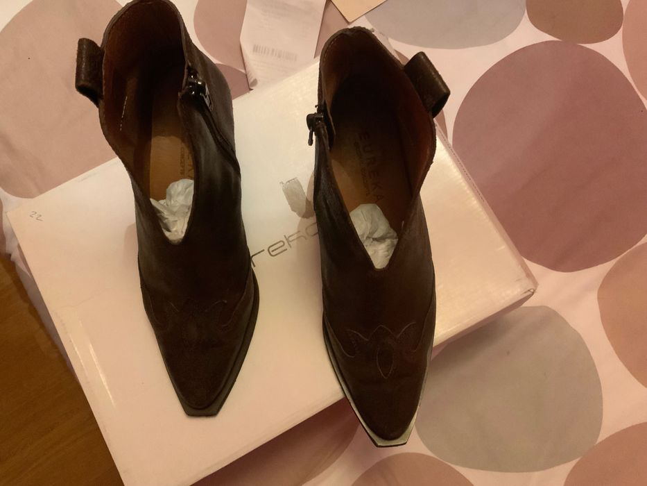 Botas texanas em pele. Tamanho 35/36.