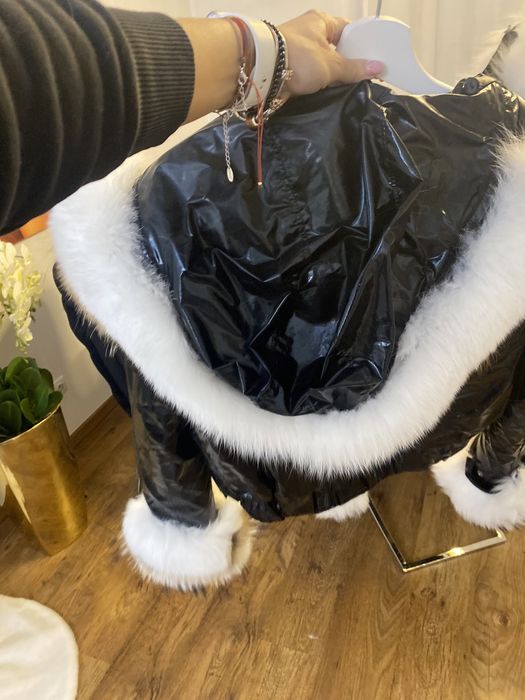 Kurtka z kapturem i lisem