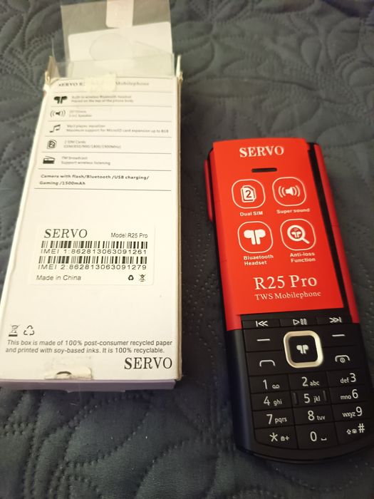 Telemóvel com phones incorporados. Idioma inglês