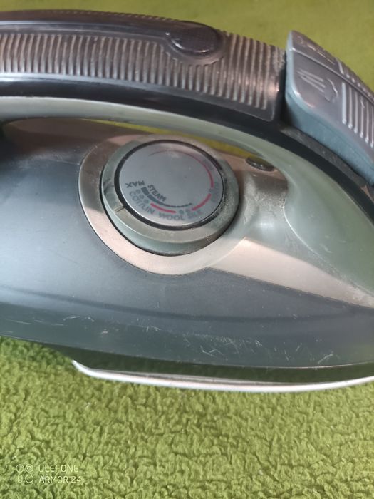 Продаю праску електричну Elbee 2000w