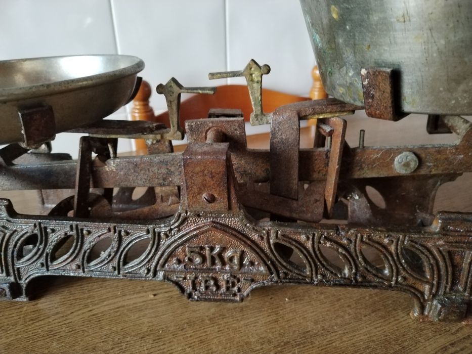 Balança antiga com 2 pratos