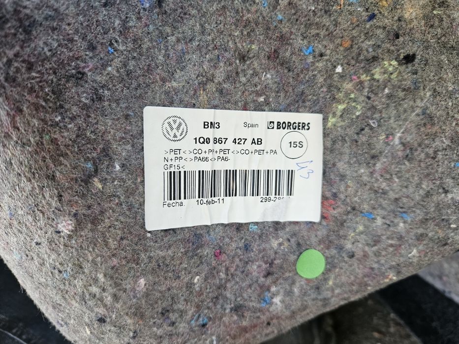 Boczki dywan wykladzina bagażnika vw EOS 2011r LIFT