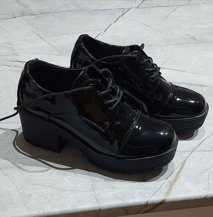 Buty cropp lakierki r.37 nowe