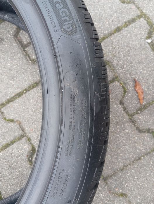 1szt zimówka Goodyear UGP 235/40/19 95V rok 2024