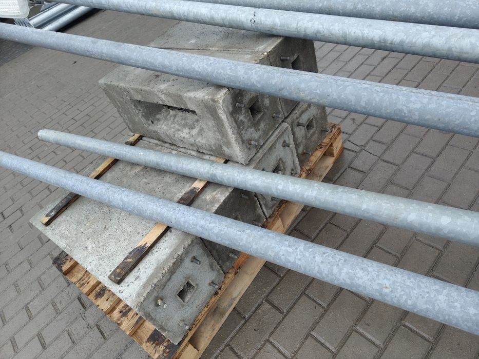 Słup 5m z lampą LED