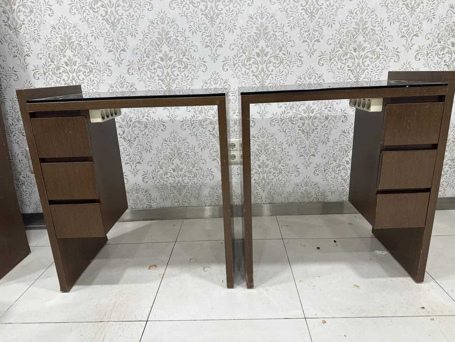 Par de Secretárias com Tampo em Vidro Fumado e 3 Gavetas