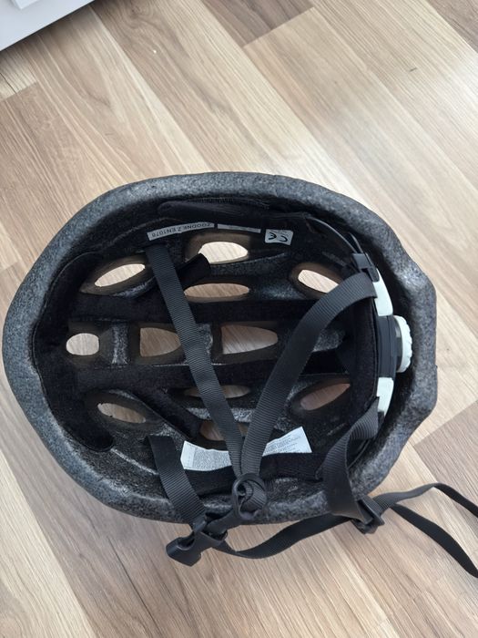kask sportowy axer