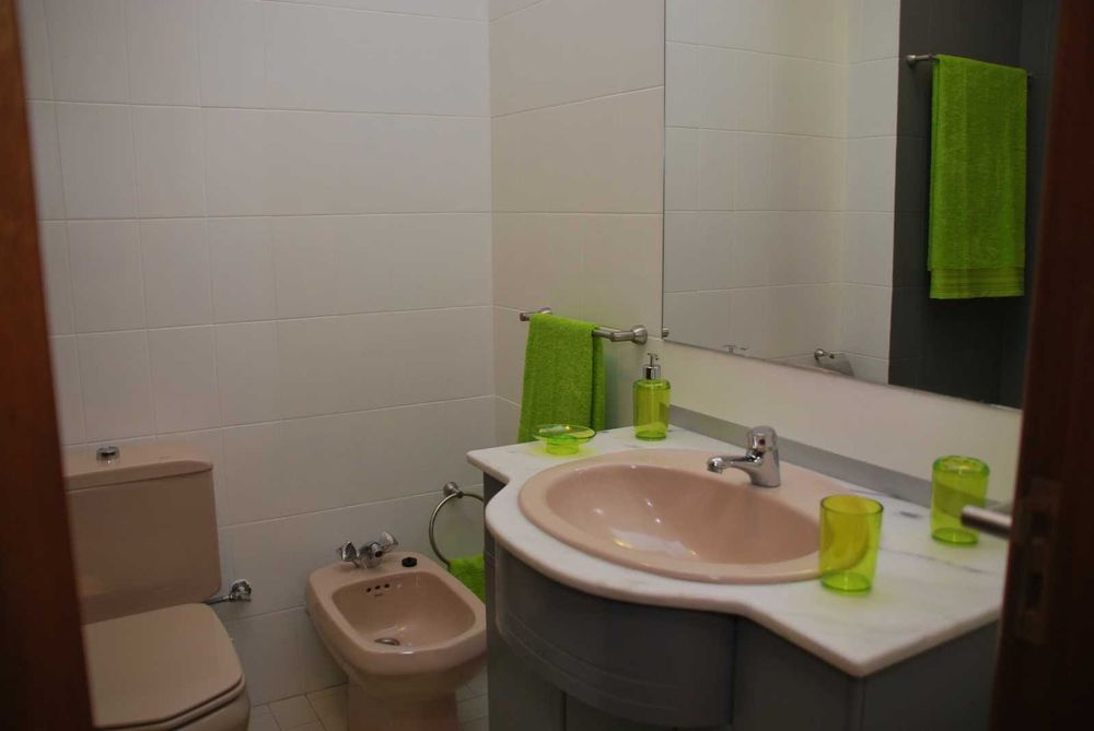 ** Quarto com cama de casal a 500m do Polo 2 ISEC Coimbra Shopping **