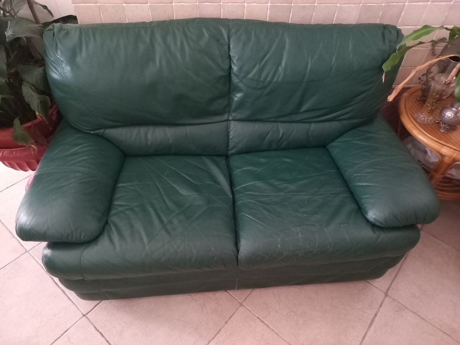 Sofá em pele cor verde dois lugares 20% de desconto até 30 de Novembro