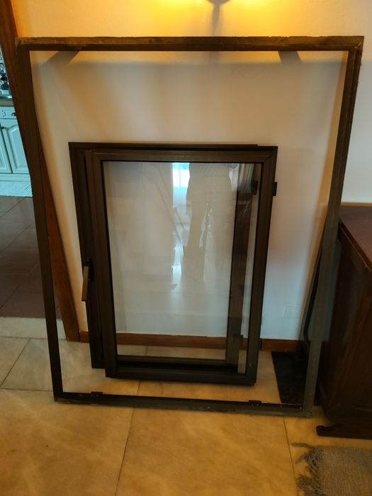 Janela alumínio castanha