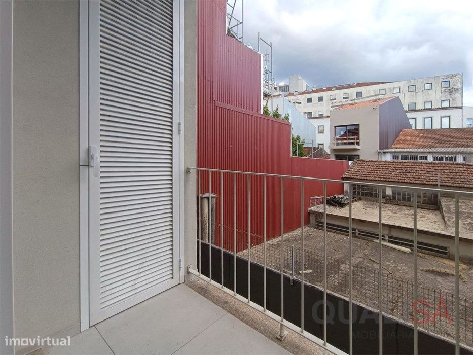 Apartamento T1 semi novo, equipado e mobilado no centro histórico d...