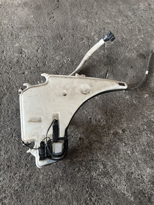 BMW E81 E87 Zbiorniczek spryskiwaczy pompa xenon