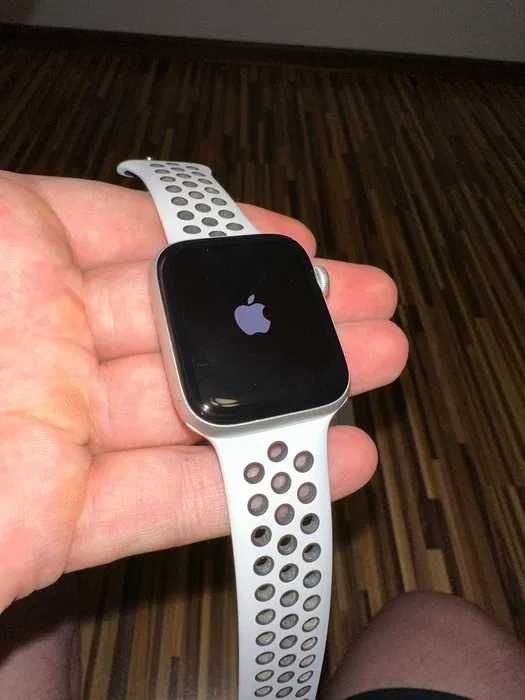 Apple Watch SE GPS (44 mm) 2 generacja Darmowa dostawa