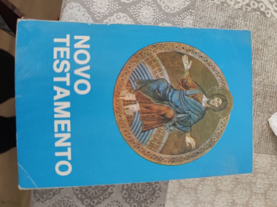 Vários livros religiosos