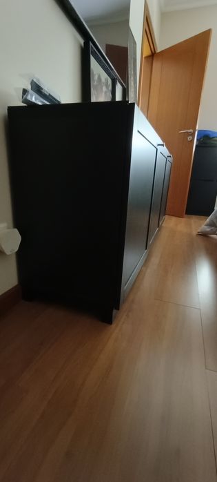 Aparador BESTA IKEA com vidro preto