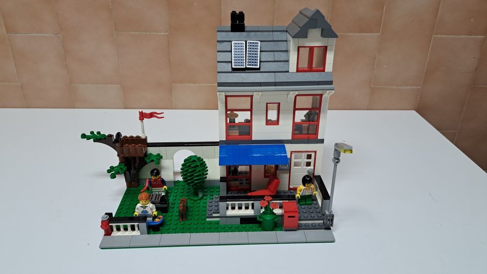 LEGO 8403 - City House