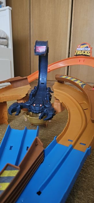 Pista Scorpion Monster Trucks - Hotwheels