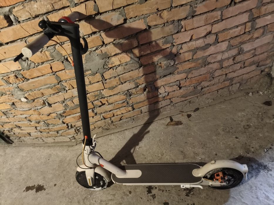 Продам Mi Electric Scooter 3