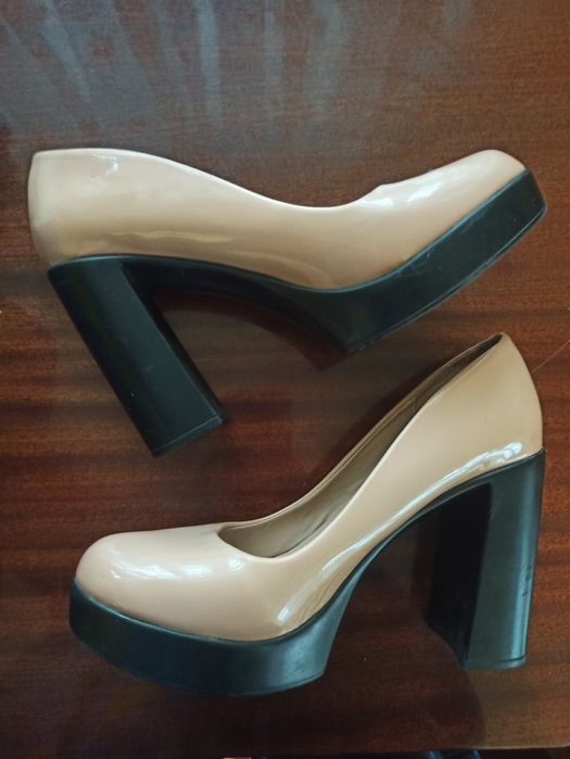 Туфлі лаковані 38 розмір