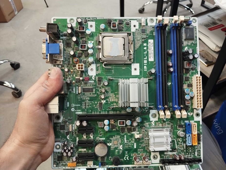 Дві несправні Материнські плати ipiel-la3 , процессори E5700