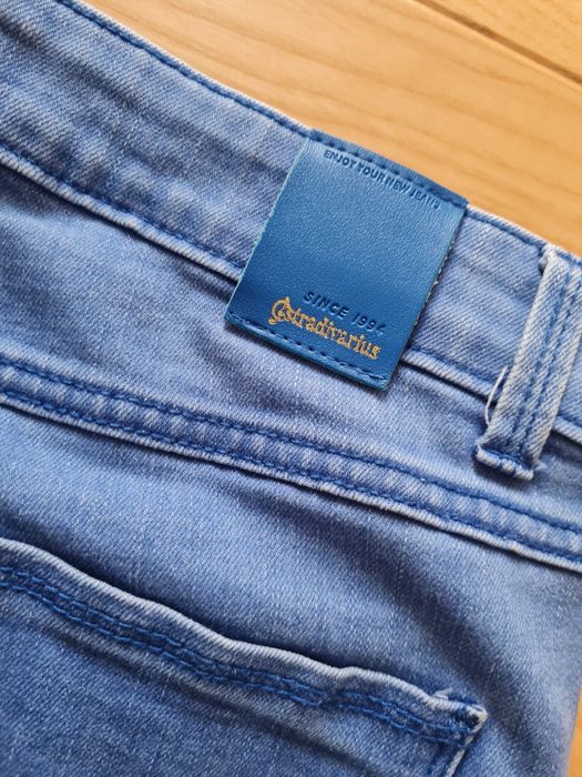 Spodnie jeansowe Stradivarius 36