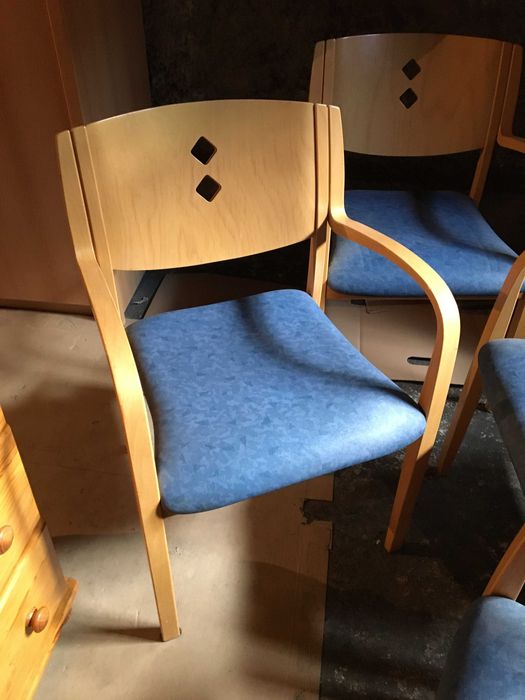 komplet 4 stabilnych krzeseł