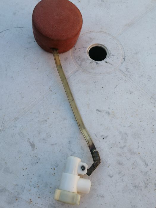 Bóia para tanque de autoclismo
