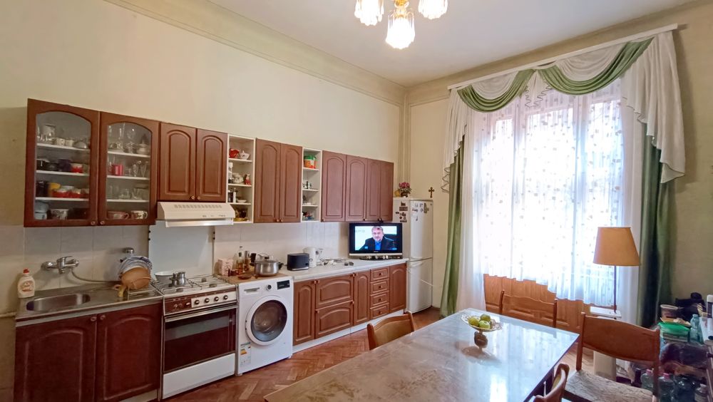 Продається 4 км квартира ( 132,3м.) навпроти облдержадміністрації