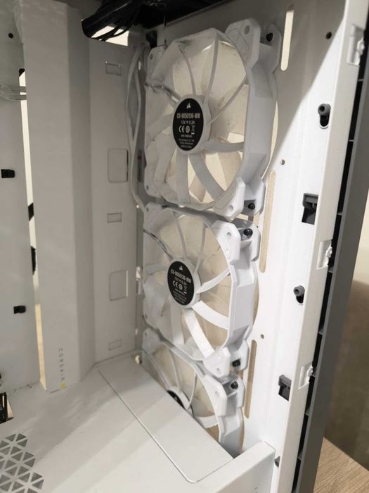 Caixa PC CORSAIR 5000D AIRFLOW com hub corsair e 4 ventoinhas.