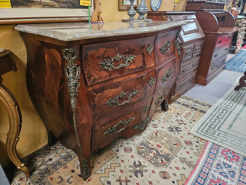 Imponente cómoda antiga estilo Luís XV - Bom estado geral