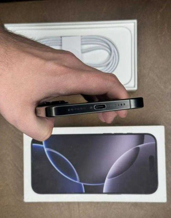 iPhone 16 Pro Max, 256 ГБ, SIM + eSIM