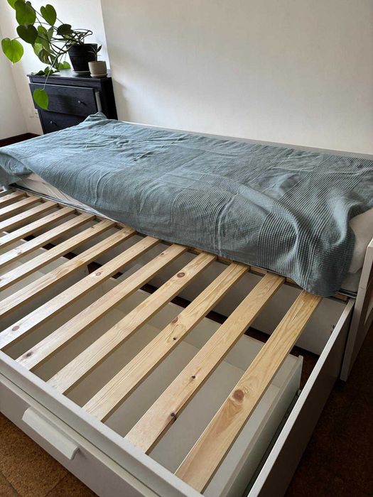 Cama Ikea Brimnes com colchões